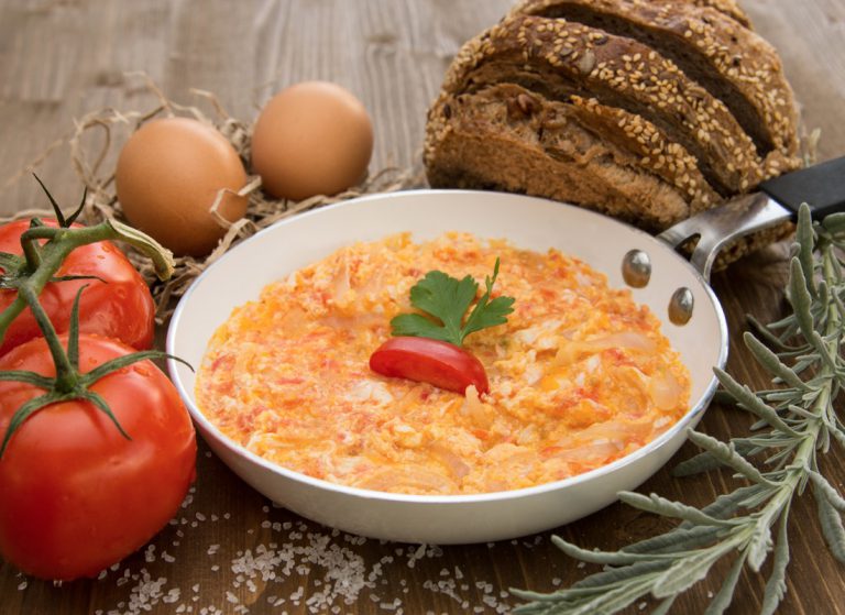 Jewish (Eggs with tomato and onion) Ελληνικό Πρωϊνό